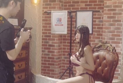 Nam chụp hình gặp may và nữ thần sexy lộ hàng