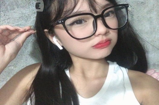 Bồ xinh kính cận đọ đẹp là thèm
